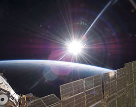 美国宇航员在空间站拍摄到的地球壮丽日出图组