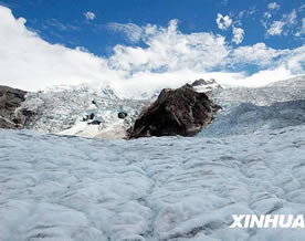 西藏波密夏日冰川